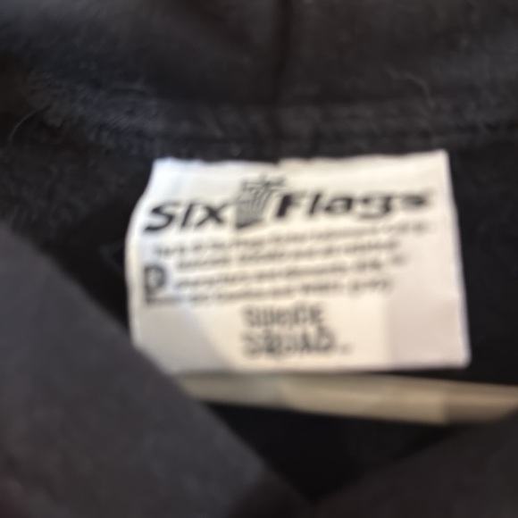 Six flags  men’s hooded sweatshirt size medium. - Picture 4 of 6
